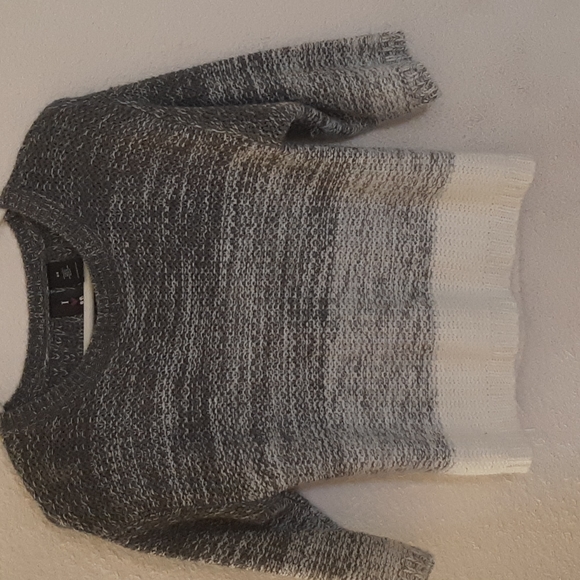 Quarter sleeve ombre sweater - Picture 2 of 3